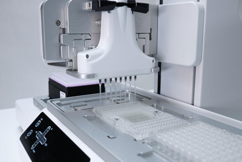 Assay loading onto the 192.24 Dynamic Array IFC with the ASSIST PLUS pipetting robot equipped with a VOYAGER electronic pipette.